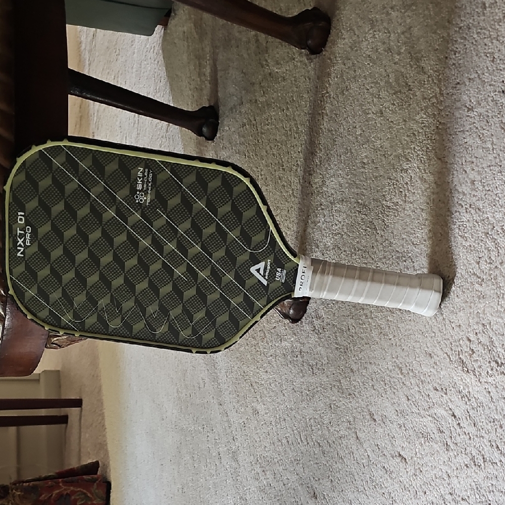 Carbon Fiber Pickleball Paddle with White Grip